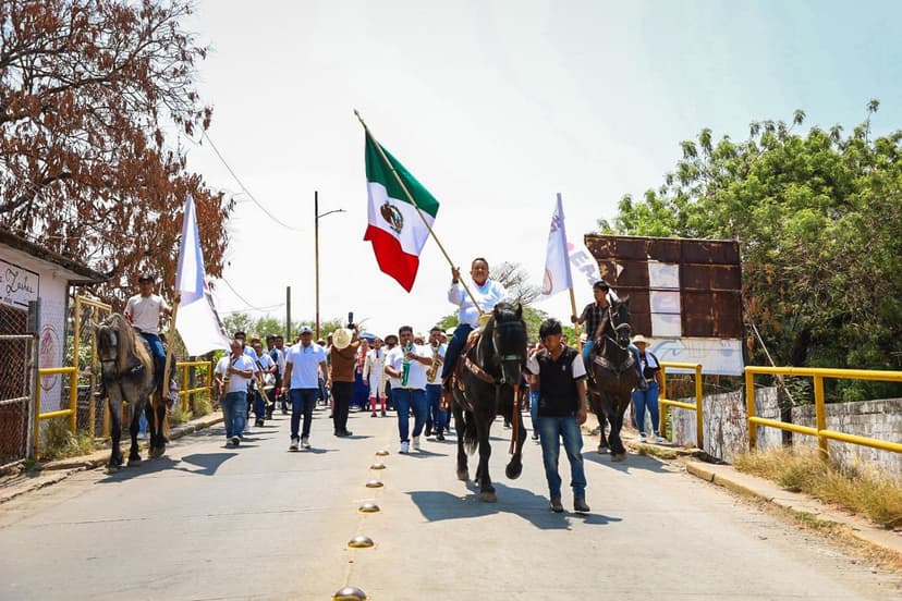 Tradicional caminata de toreros aviva las grandes fiestas locales