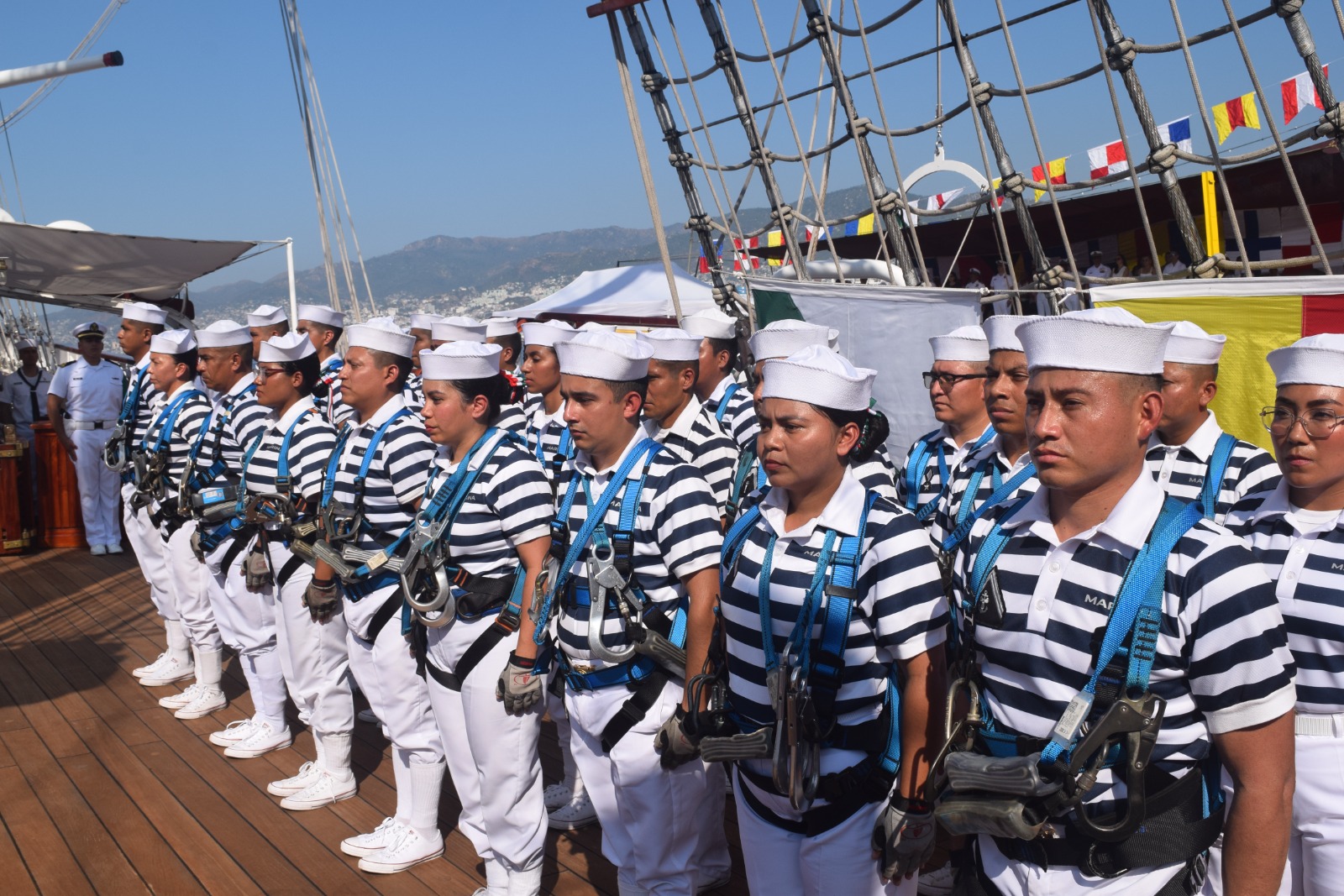 Cadetes durante el crucero de instrucción